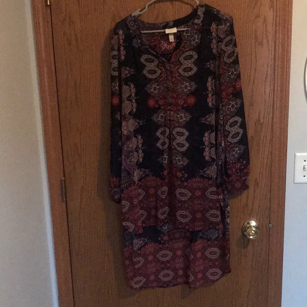 Hi low blouse. Great with navy leggings